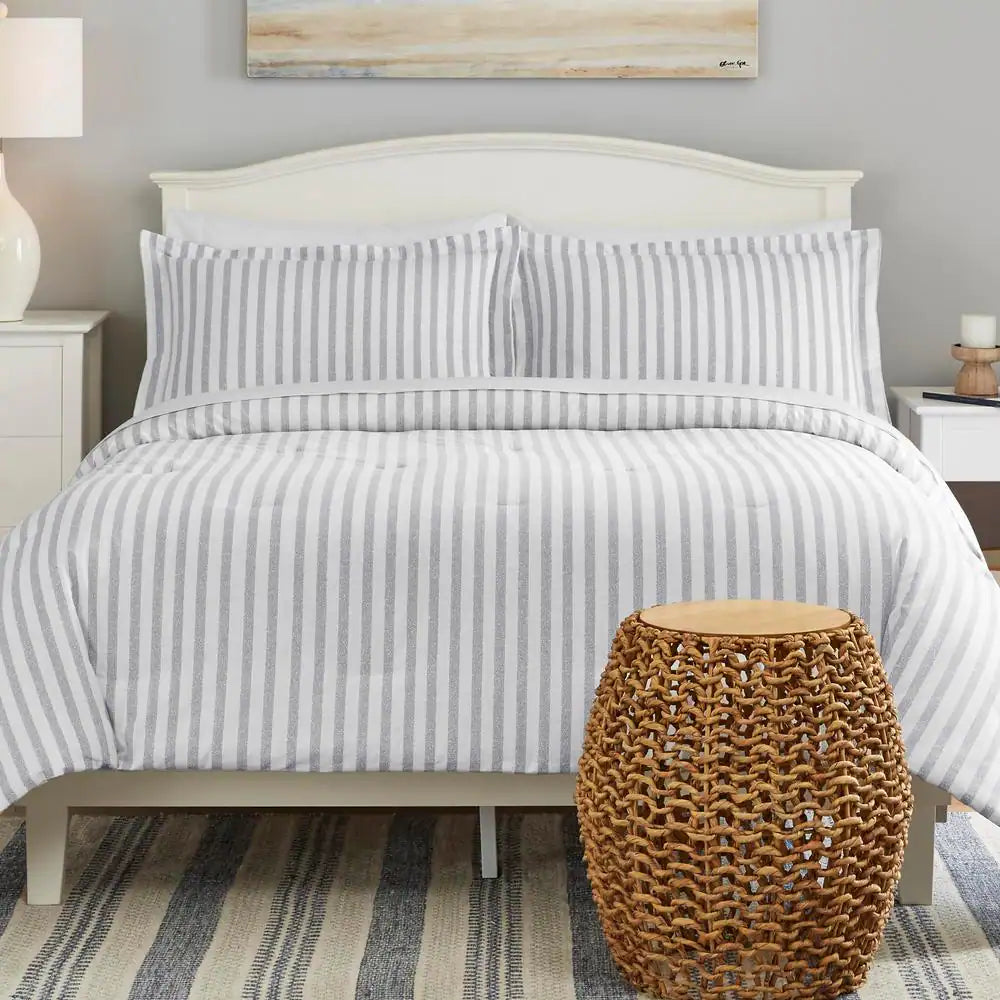 Brisbane round Natural Finish Woven Accent Table with round Drum Design (19.69 In. W X 21.65 In. H)